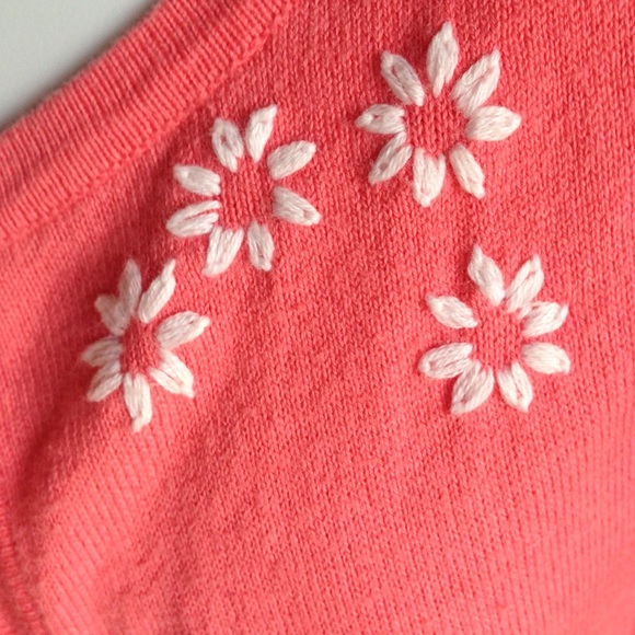 🎉Coral Sweater with Embroidered Flowers Sz PM - Picture 5 of 8